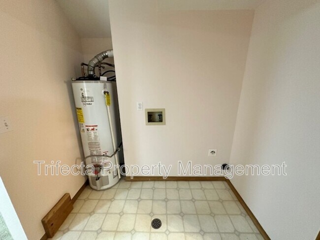 Building Photo - 807 Ptarmigan Pl