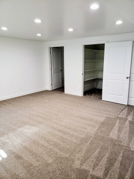 Building Photo - 463 S Fox Chase Ln