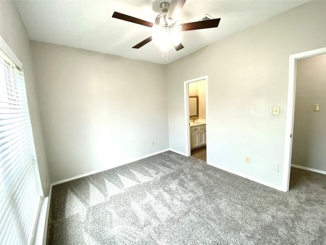 Building Photo - 500 Norwood Pl