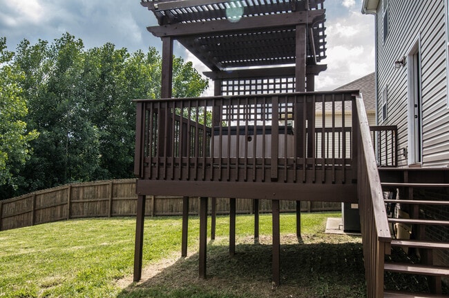 Building Photo - Two Story in Rossview!