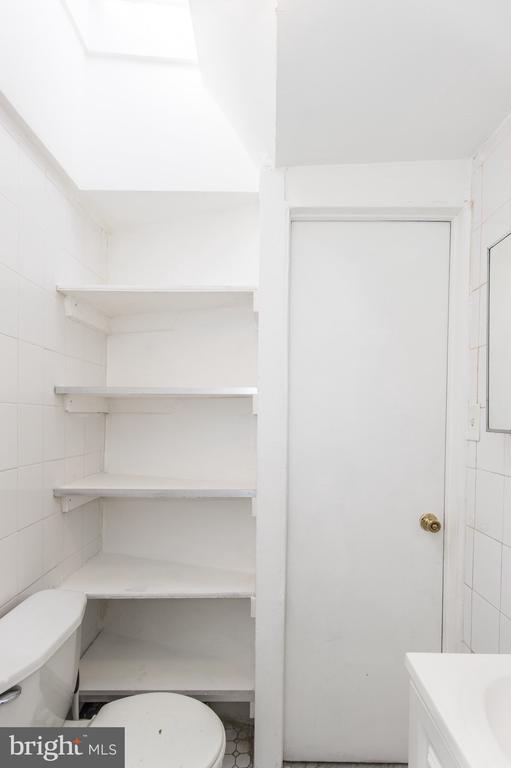 Building Photo - 2031 Wakeling St