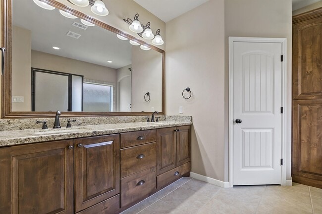 Building Photo - 2509 Kimbolton Dr