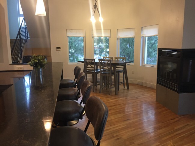 Kitchen Bar - 2946 Cherry St