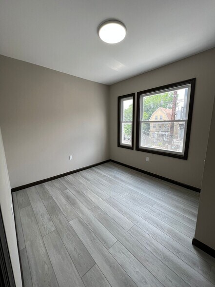 Building Photo - 163 Elwood Ave