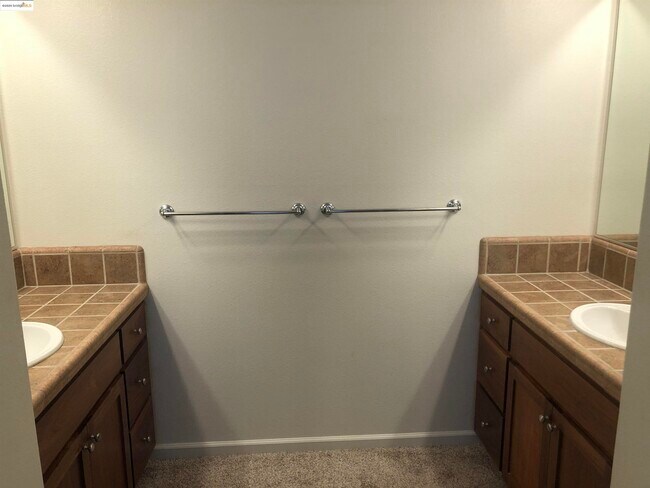 Building Photo - 5666 Arcadia Cir