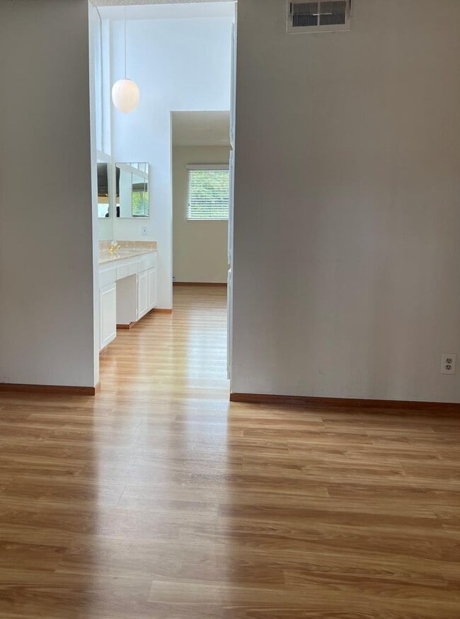 Building Photo - Elegant Executive Home Westborough SSF  5 ...