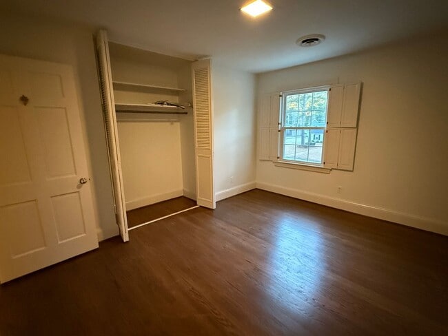 Building Photo - 1118 Laurel Ln NW