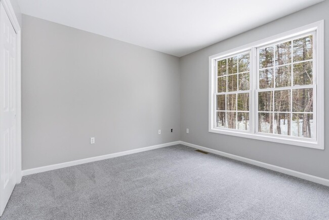 Building Photo - 6 Mulberry Ln