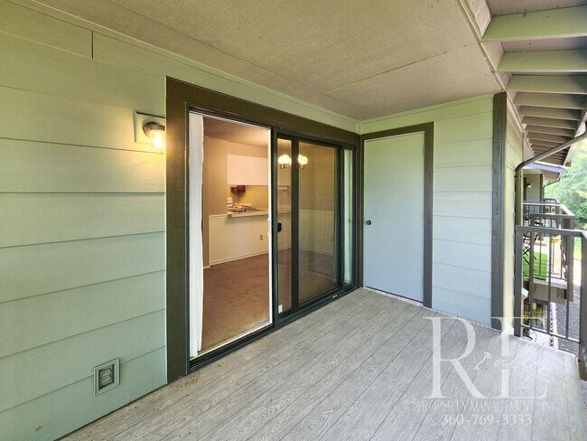 Building Photo - Upstairs Condo at The Narrows – Pool, Clubhouse & Woodland Views!