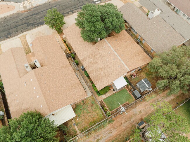Building Photo - 6424 Amber Dr