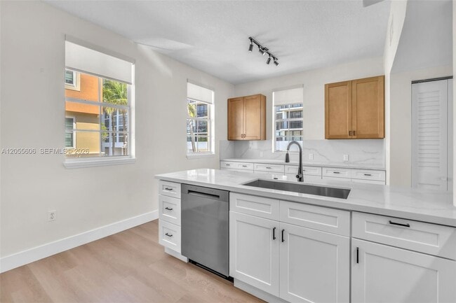 Building Photo - 2065 S Ocean Dr