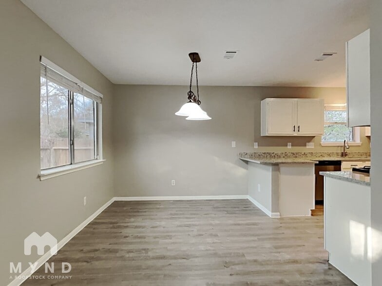 Building Photo - 19931 Bambiwoods Dr