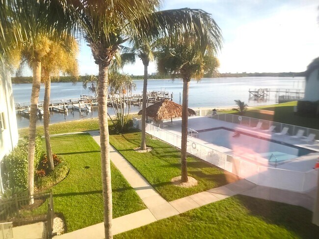 Building Photo - 1300 Seaway Dr