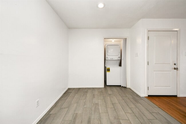 Building Photo - 12905 Woodforest Blvd