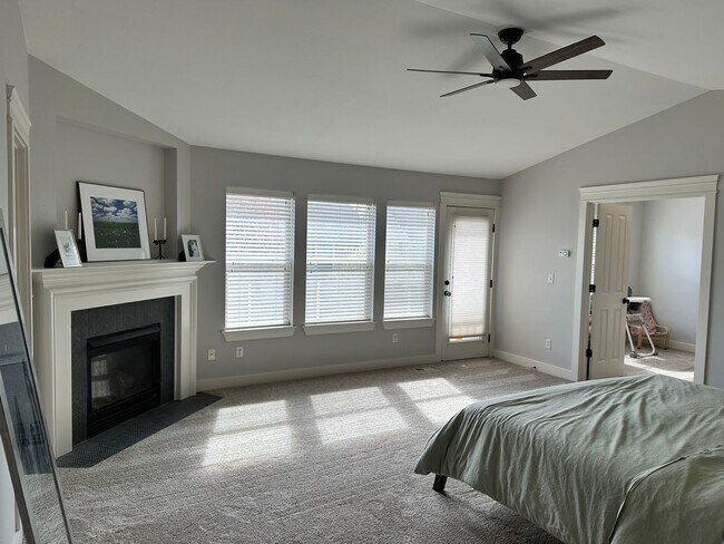 Building Photo - 7731 McKinley Loop NE