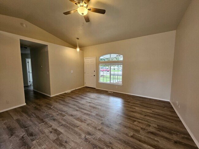 Building Photo - Cute Meridian Home!