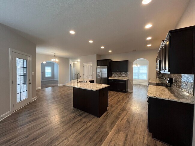 Building Photo - Welcome to Stateside!