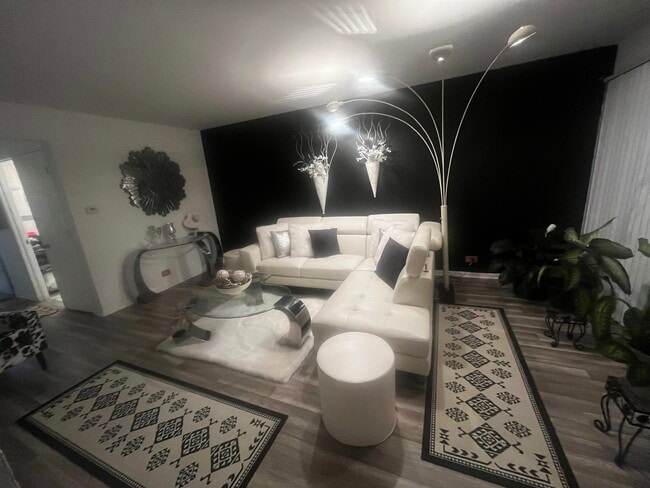 Building Photo - 13622 S School St