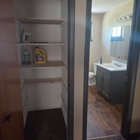 Hallway Closet - 245 Greenmeadow Dr