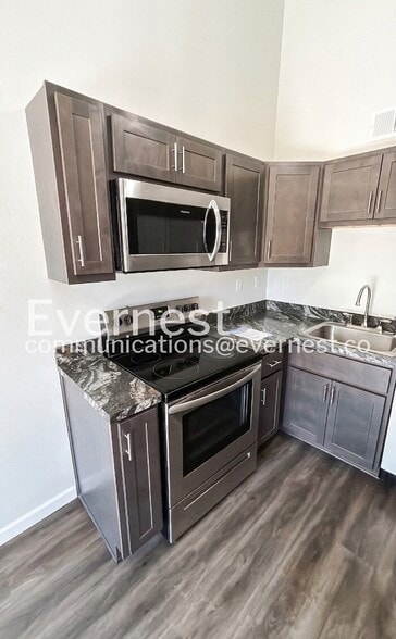 Building Photo - 422 Country Downs Dr