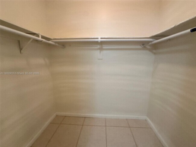 Building Photo - 13685 NE 10th Ave