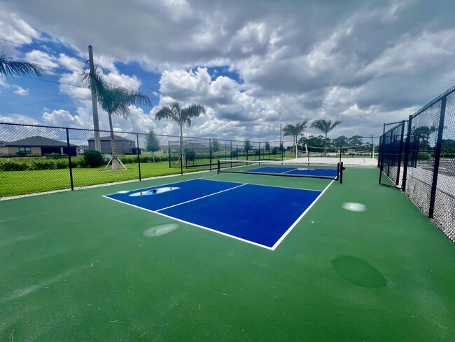 Building Photo - 6694 Topaz Dr