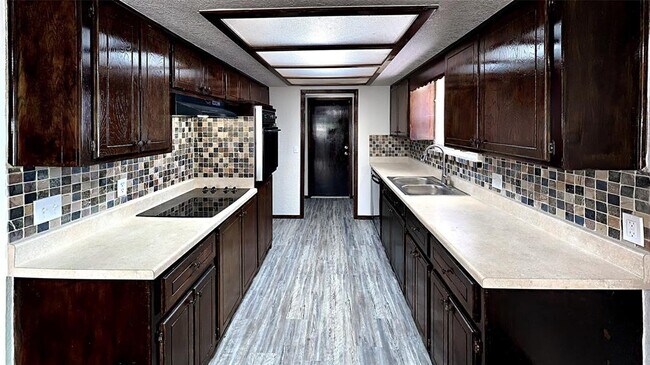 Building Photo - 906 Garden Grove