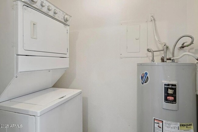 Building Photo - 935 N Granite Reef Rd