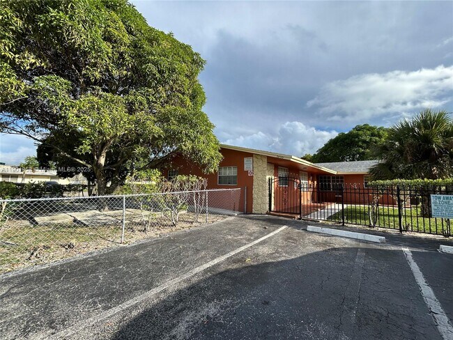 Building Photo - 5200 NW 17th Ct