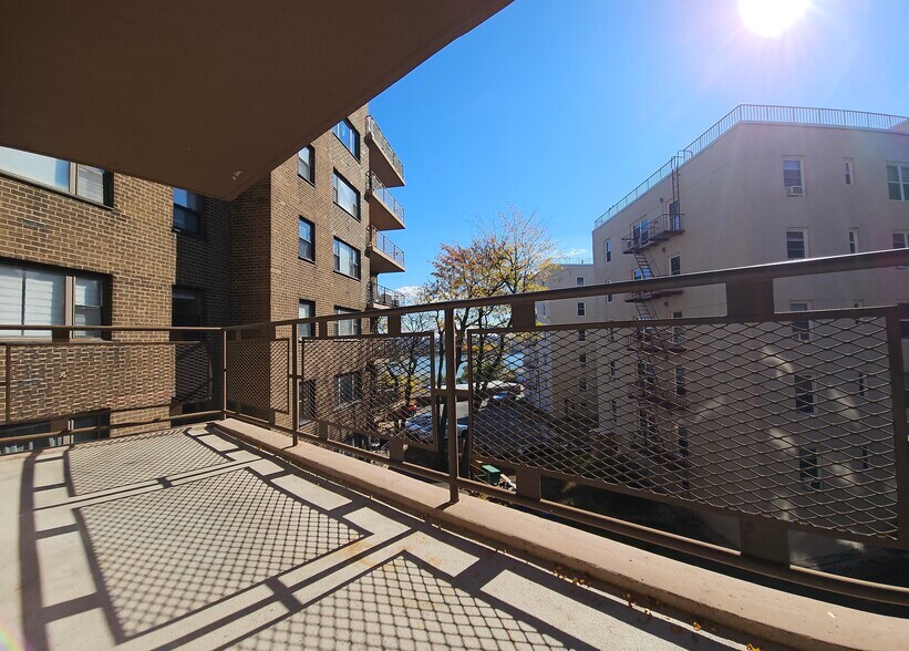 Building Photo - 8800 Boulevard East