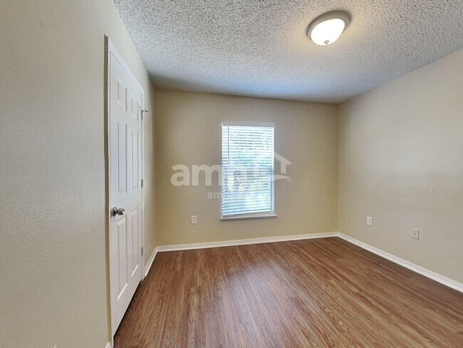 Building Photo - 6936 Crown Lake Dr