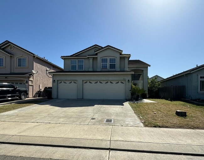 Primary Photo - Comfortable home has 5Bdm 3Ba Home With 3 ...