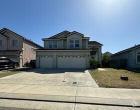 Building Photo - Comfortable home has 5Bdm 3Ba Home With 3 ...