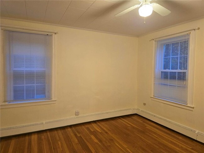 Building Photo - 186 Beach St