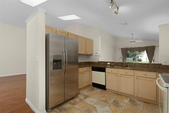 Building Photo - 2936 Twin Oaks Dr