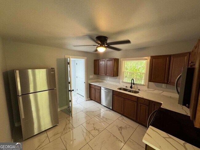 Building Photo - 285 Willow Run