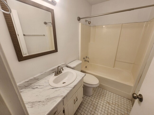 Building Photo - Quaint Sylvan Heights Duplex