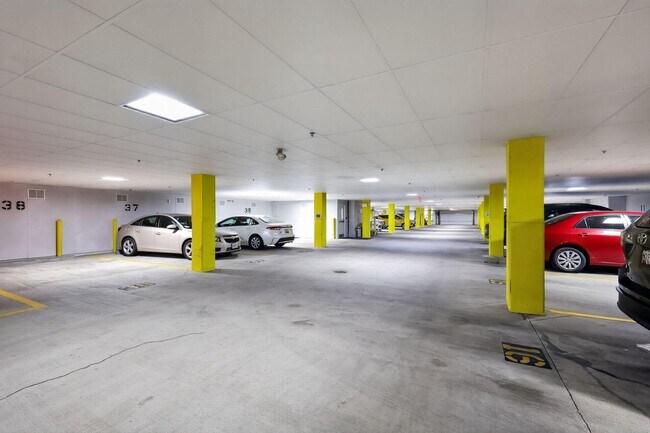 Building Photo - 2605 Chapel Lake Dr