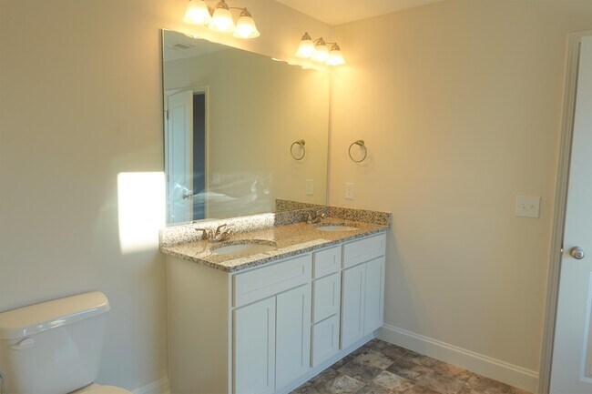 Building Photo - 2731 Millhone Dr