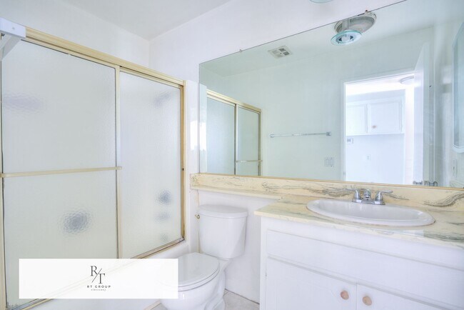 Building Photo - Spacious 2-Bedroom, 2-Bathroom Unit in Prime Monterey Park