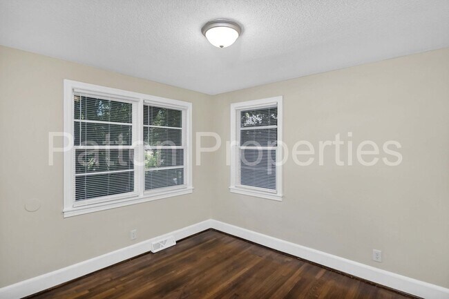 Building Photo - 3901 Bright Ave