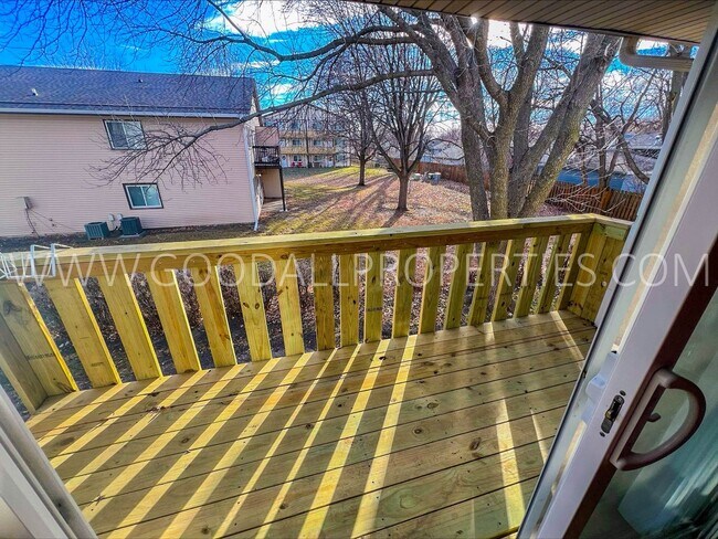 Building Photo - Great Deal on this Two bedroom townhome in Ankeny!!!