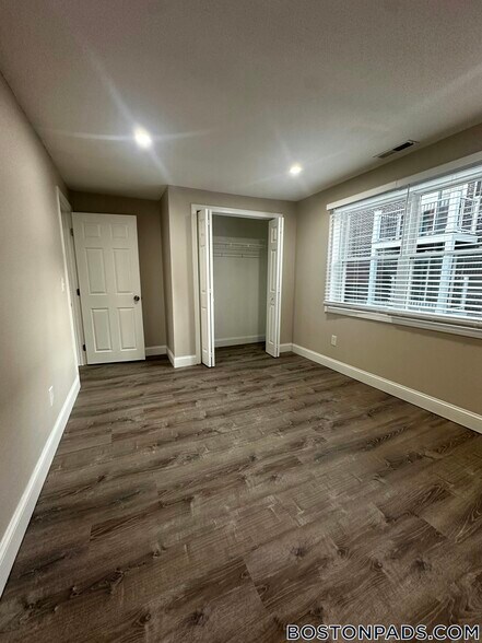 Building Photo - 25 Kenmar Dr