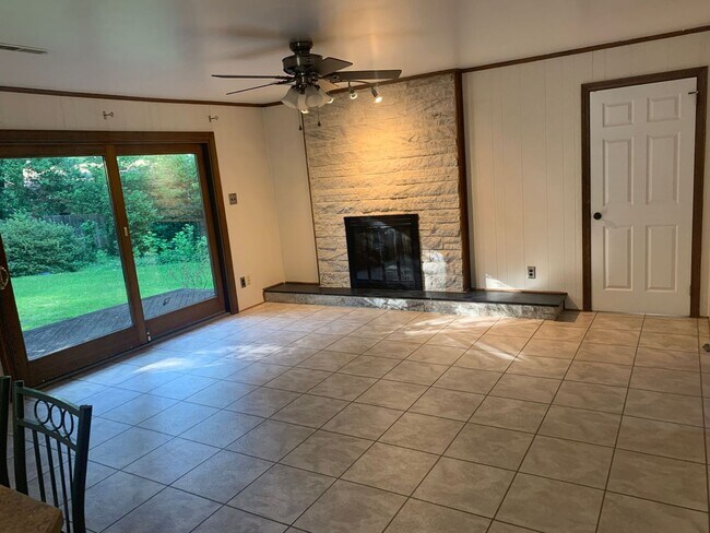 Building Photo - 3BR Single Family Home with an OFFICE!