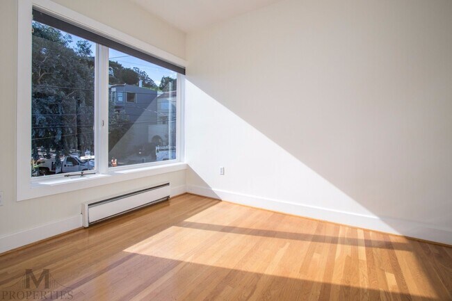 Building Photo - Eureka Valley/Castro 4 Bed + Bonus Room, 3 Bath, 2 Car Garage, City & Valley Views