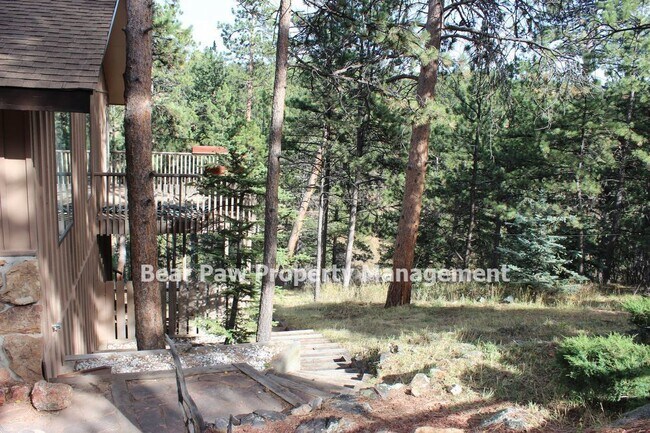 Building Photo - Great Home in Hiwan!!