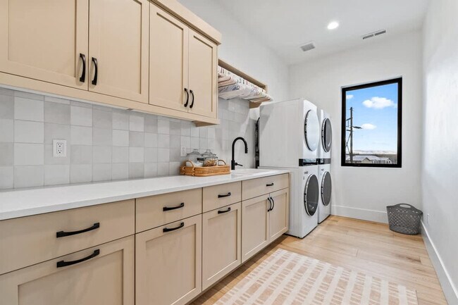Building Photo - 12401 Rivendell Ct