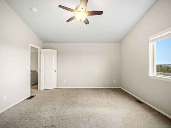 Building Photo - Charming North Spokane Home in a Quiet Neighborhood ? Limited-Time Move-In Special: Half Off Your...