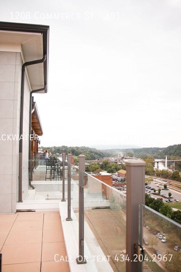 Building Photo - 1208 Commerce St