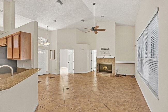 Building Photo - Great 4 bedroom/ 2 bathroom home in Eagle Harbor